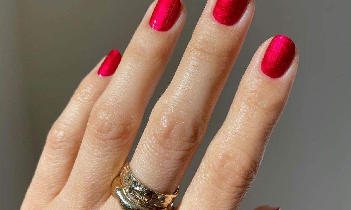 10 μανικιούρ με μεταλλική υφή