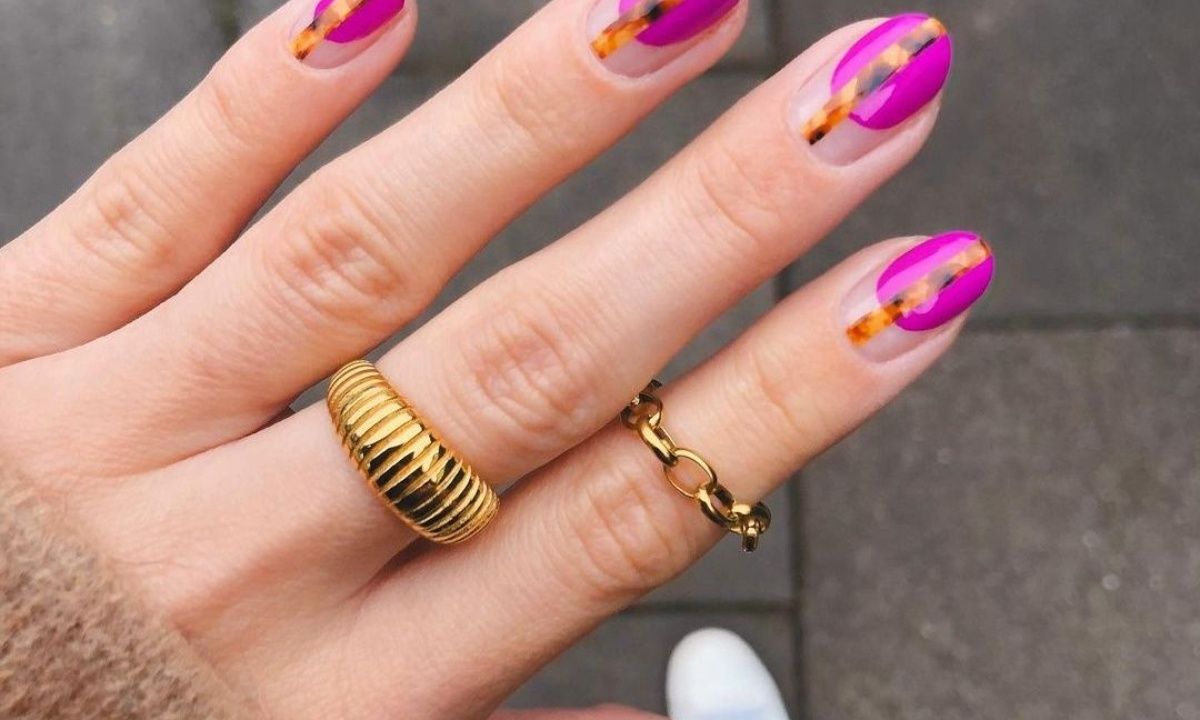 Magenta: 10 υπέροχα μανικιούρ στο απόλυτο χρώμα του 2023