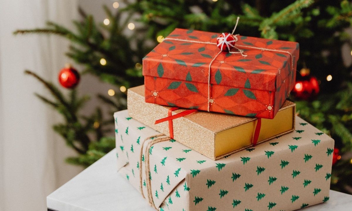 5 βιώσιμες ιδέες για να τυλίξεις τα γιορτινά δώρα