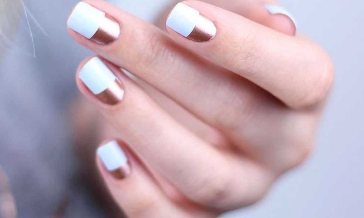 Το πιο κομψό, όμορφο και glam χρώμα νυχιών για το ρεβεγιόν