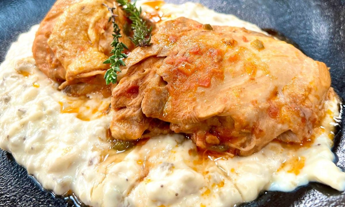 Κοκκινιστό κοτόπουλο με πουρέ μελιτζάνας-Η απόλυτη συνταγή