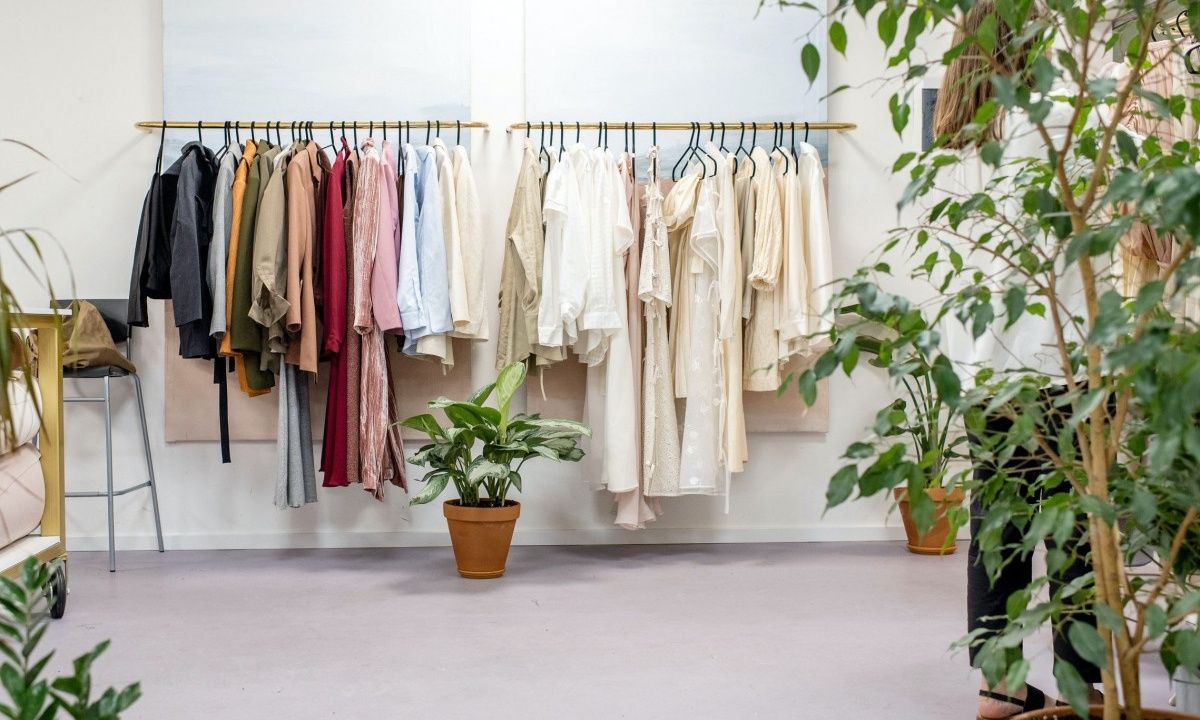 Η εφημερίδα και άλλα tips για να μη μυρίζουν άσχημα τα ρούχα