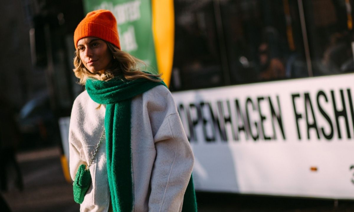 4 τρόποι να δέσεις το κασκόλ στο πιο εύκολο TikTok hack της μέρας