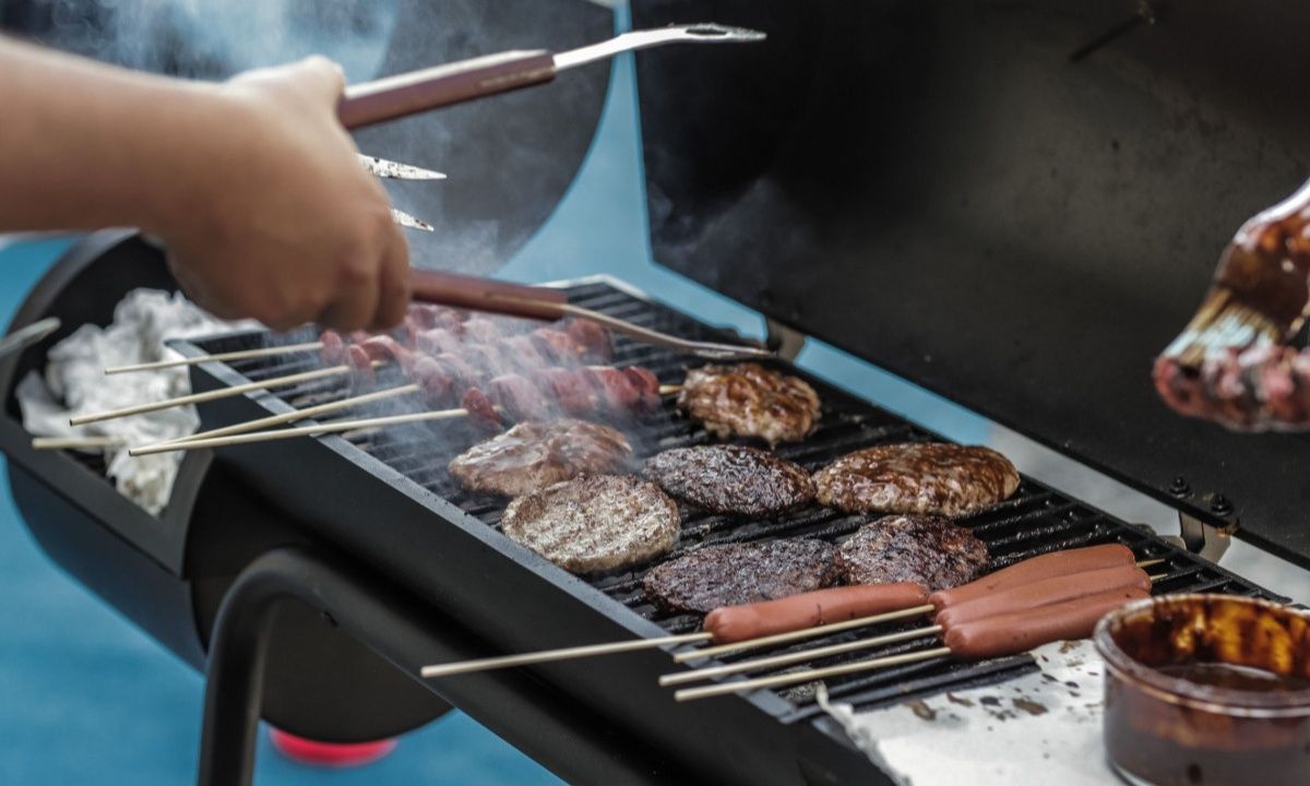 Σόδα ή λεμόνι; Πώς θα καθαρίσεις εύκολα την ψησταριά