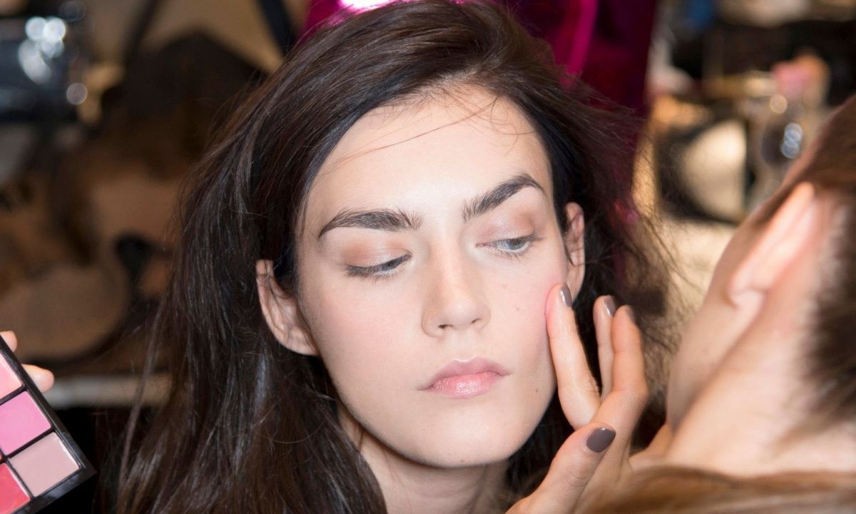 Τα 5 καλύτερα κρεμώδη ρουζ για τα ζυγωματικά, τα μάτια και τα χείλη