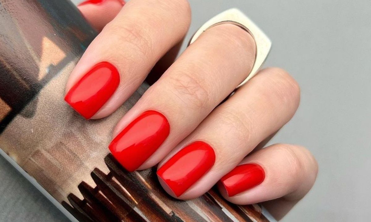 10 κόκκινα βερνίκια νυχιών γιατί το κόκκινο δεν έχασε ποτέ