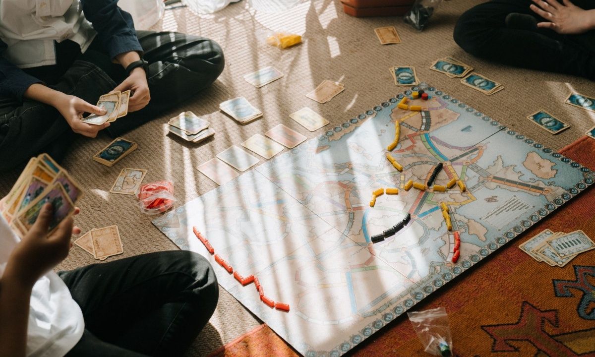 4 επιτραπέζια για να παίξεις με τις κολλητές σου