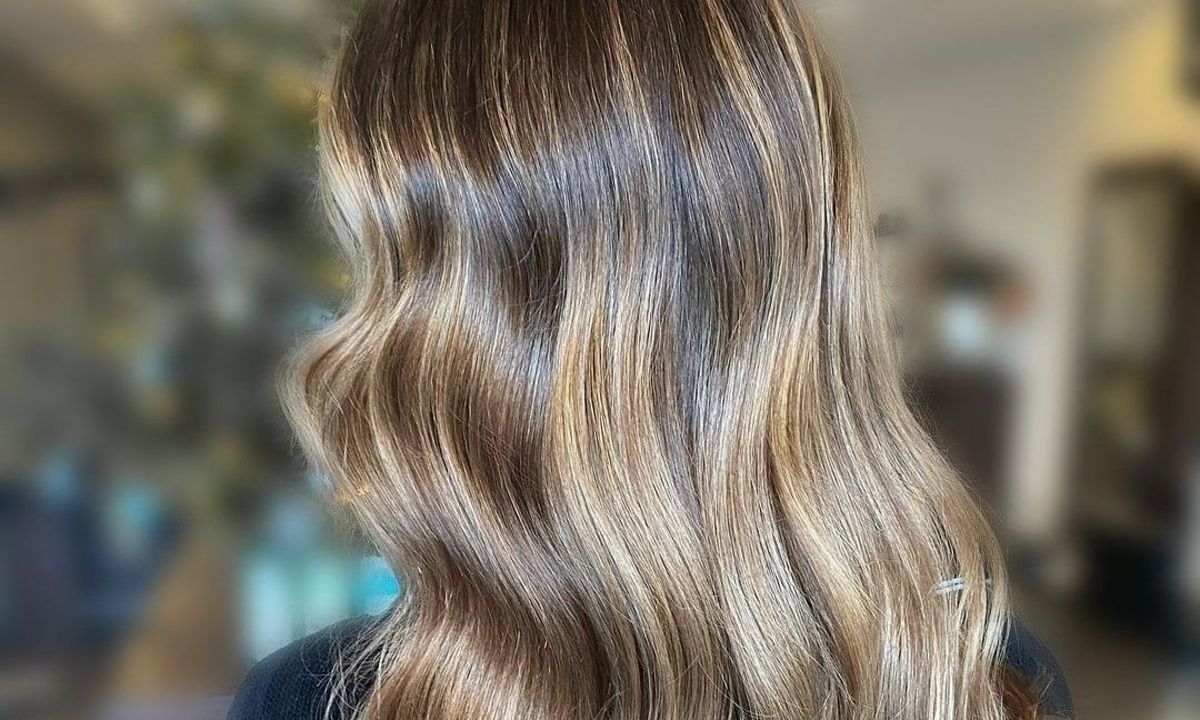 Το απόλυτο καστανόξανθο του 2023 που ταιριάζει σε όλες