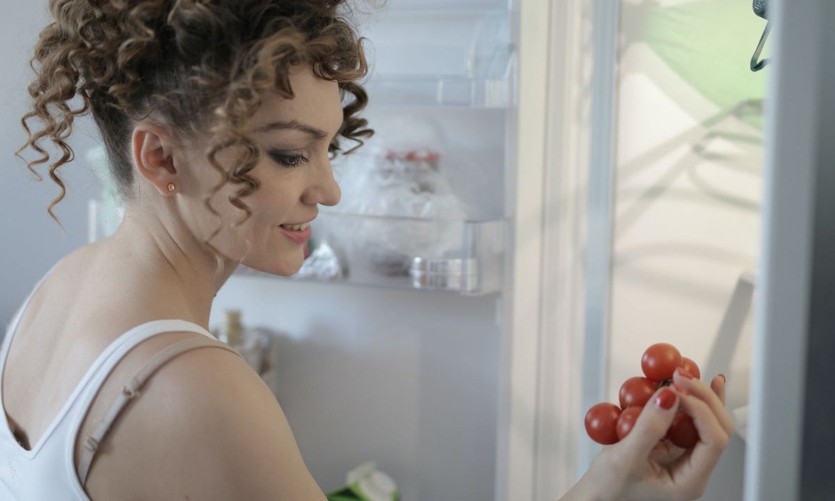 4 λάθη που κάνουμε και χαλάνε τα τρόφιμα στο ψυγείο
