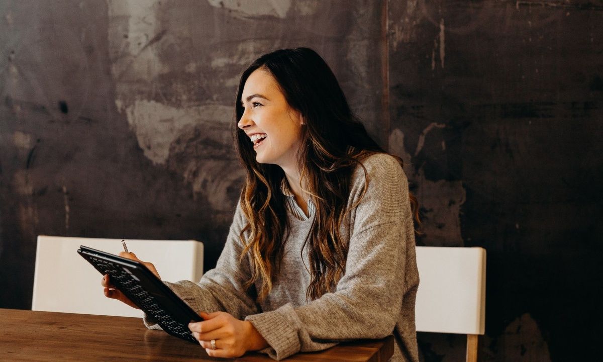 5 κοινά χαρακτηριστικά που έχουν οι πραγματικά ευτυχισμένες γυναίκες