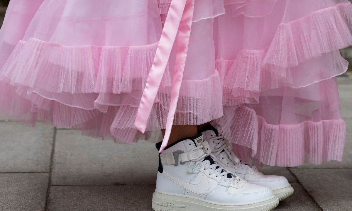 Τα άσπρα sneakers είναι το σωστό παπούτσι για κάθε εποχή