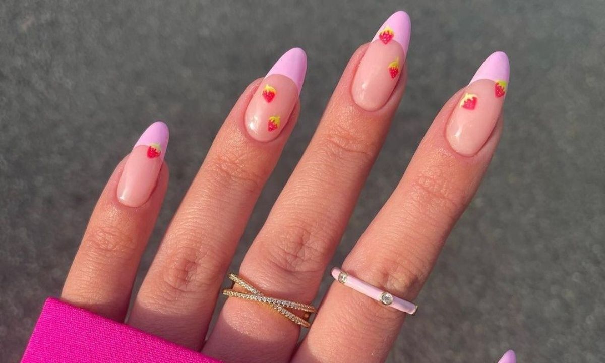 10 μανικιούρ με φράουλες για την άνοιξη