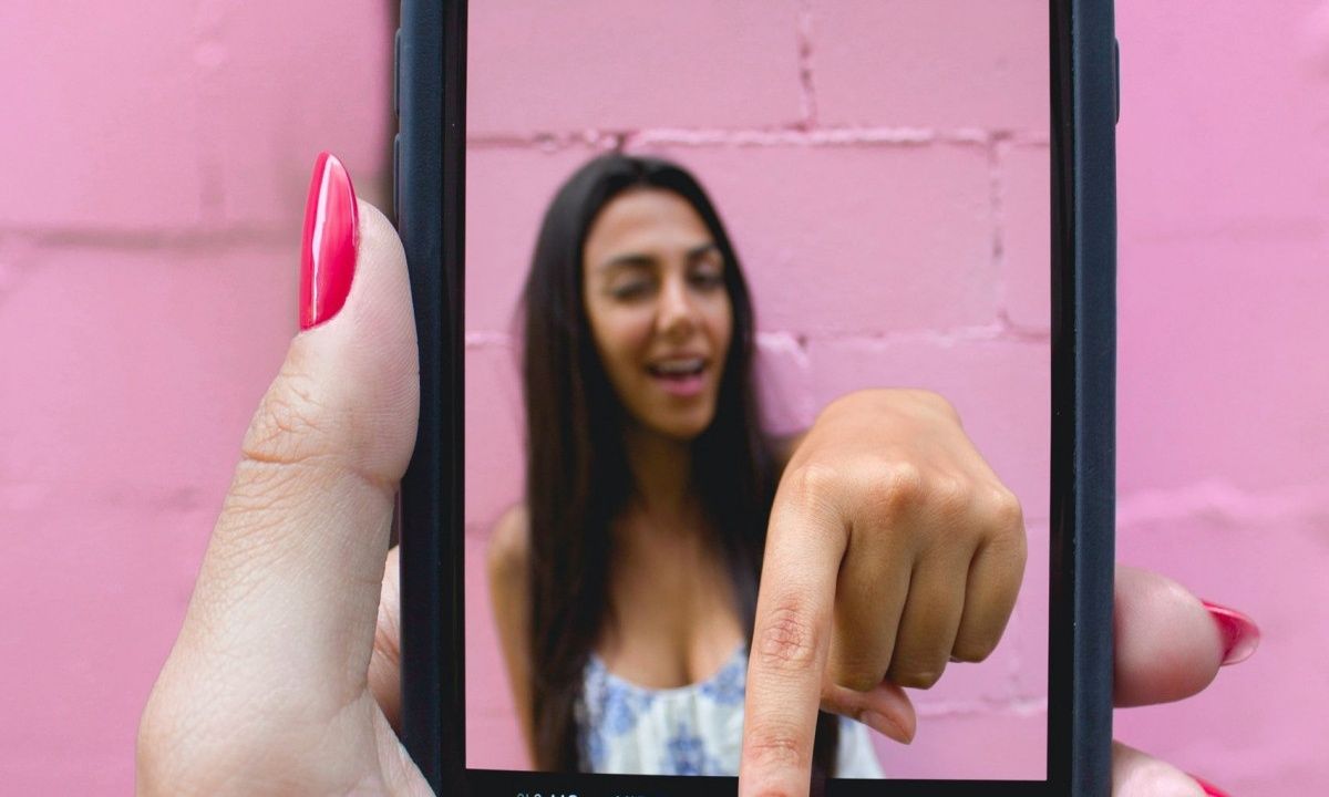 Πώς να καθαρίσεις το ηχείο του κινητού σε χρόνο dt