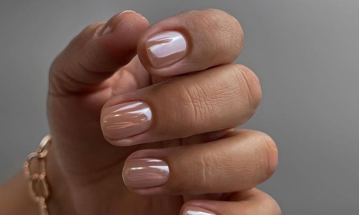 Mirror nails: 10 μανικιούρ-καθρέφτης για να εντυπωσιάσεις