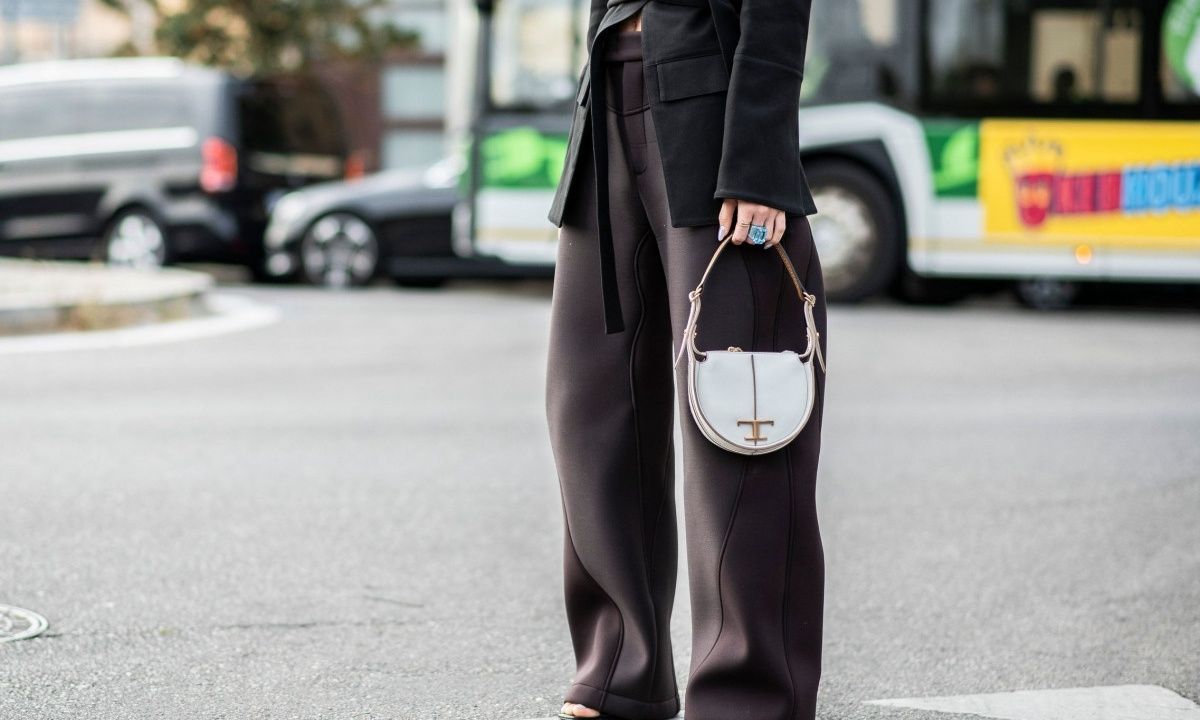 Η νέα τάση στα παντελόνια που μακραίνει τα πόδια