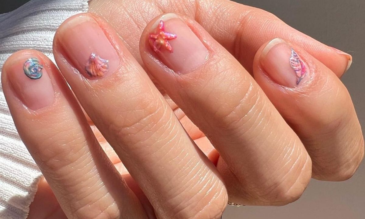 Αυτό είναι το νέο manicure στα νύχια που θυμίζει θάλασσα