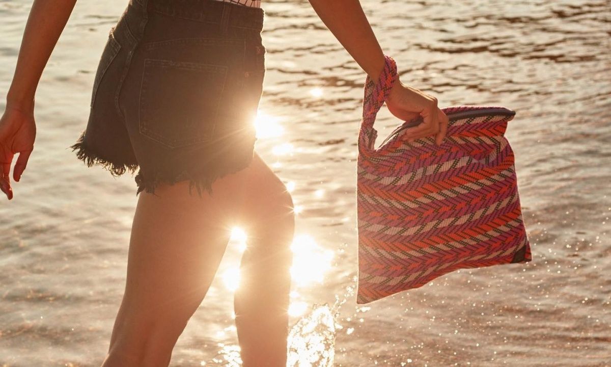 Τα πολύχρωμα νεσεσέρ που θα πάρεις μαζί σου στην παραλία -Και όχι μόνο!