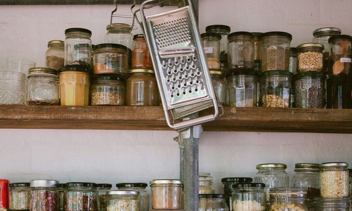 Τα άδεια βάζα και έξι ακόμα αντικείμενα στην κουζίνα που πρέπει να πετάξεις
