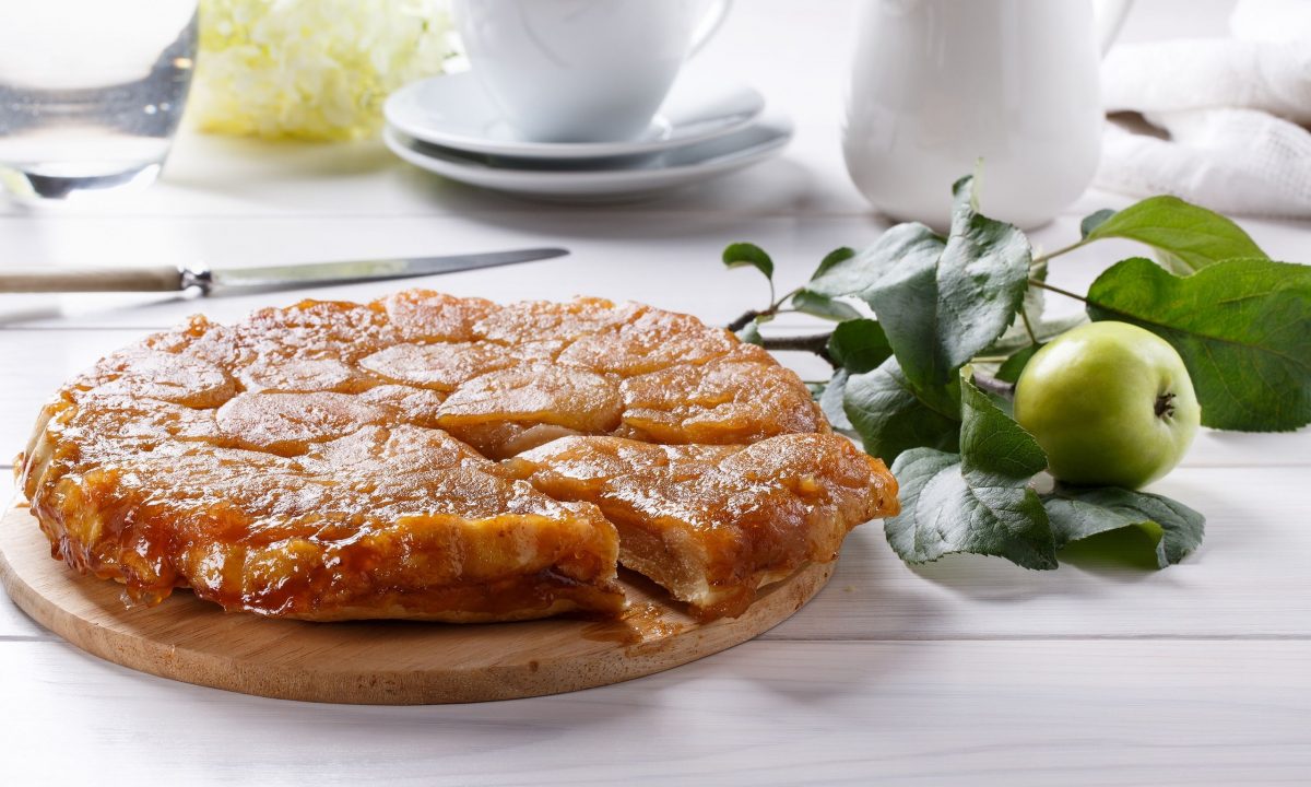 Ανάποδη μηλόπιτα με καραμέλα  - Εύκολη και τόσο αφράτη