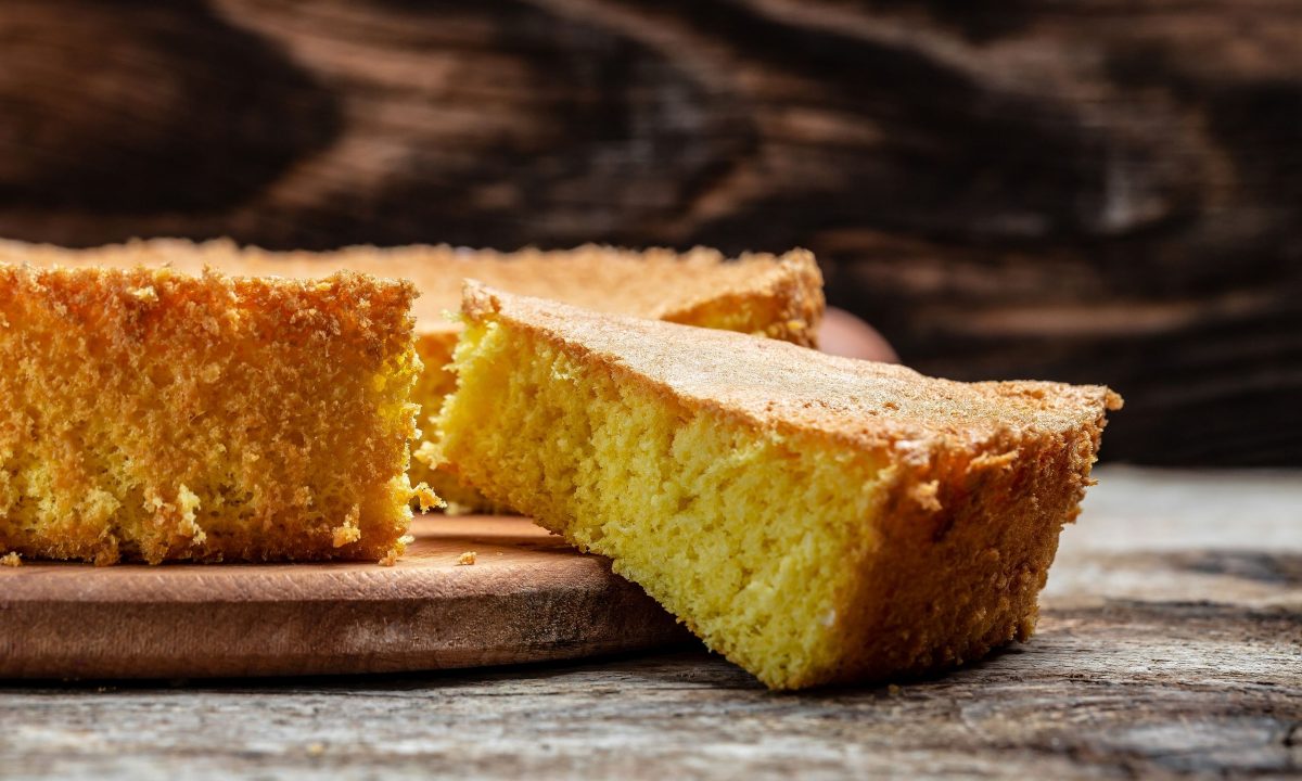 Εύκολο κέικ με γιαούρτι χωρίς γλουτένη