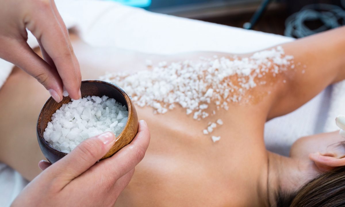 Γιατί να εντάξετε το αλάτι στη ρουτίνα ομορφιάς σας
