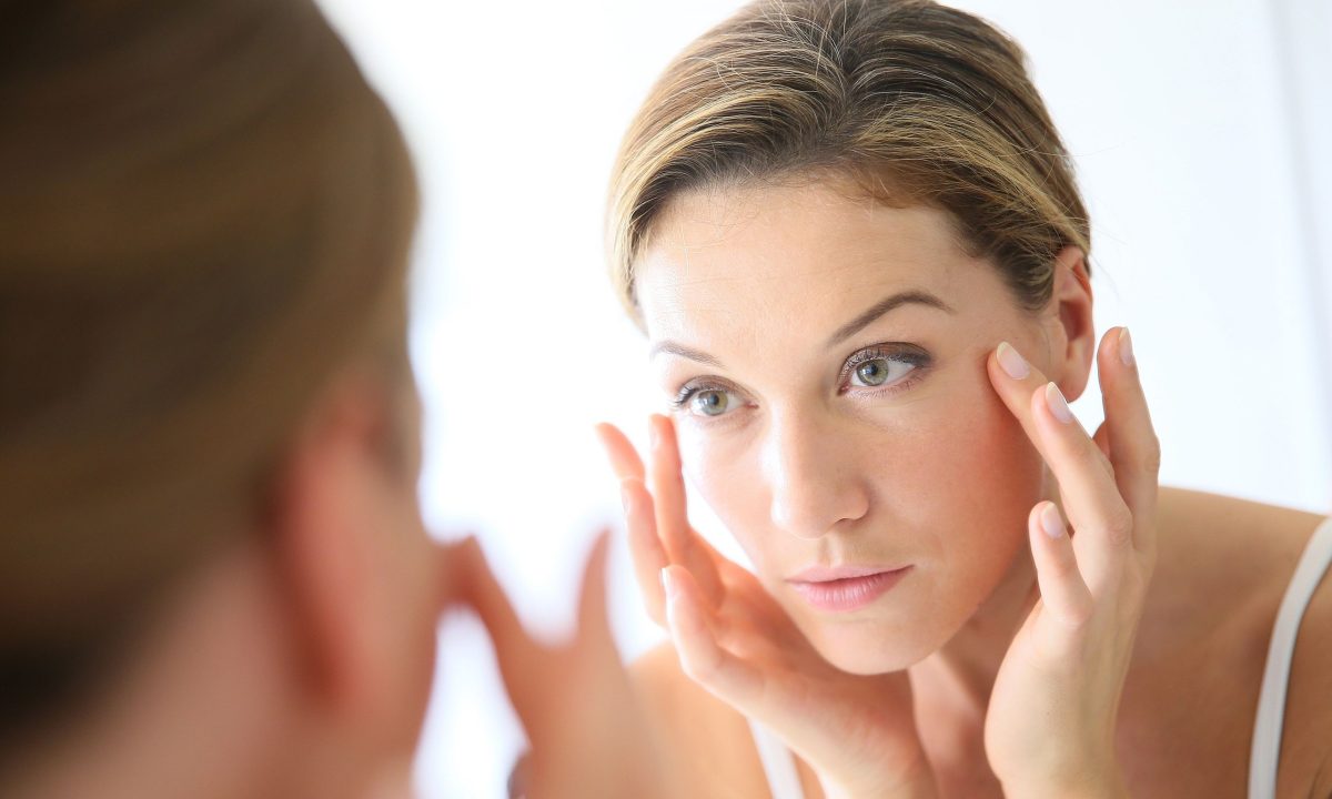 Πώς οι ορμόνες επηρεάζουν το δέρμα σας σε κάθε ηλικία