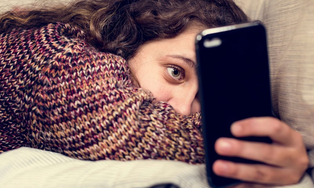 Εφηβεία και εθισμός στα social media: 5 συμβουλές αντιμετώπισης