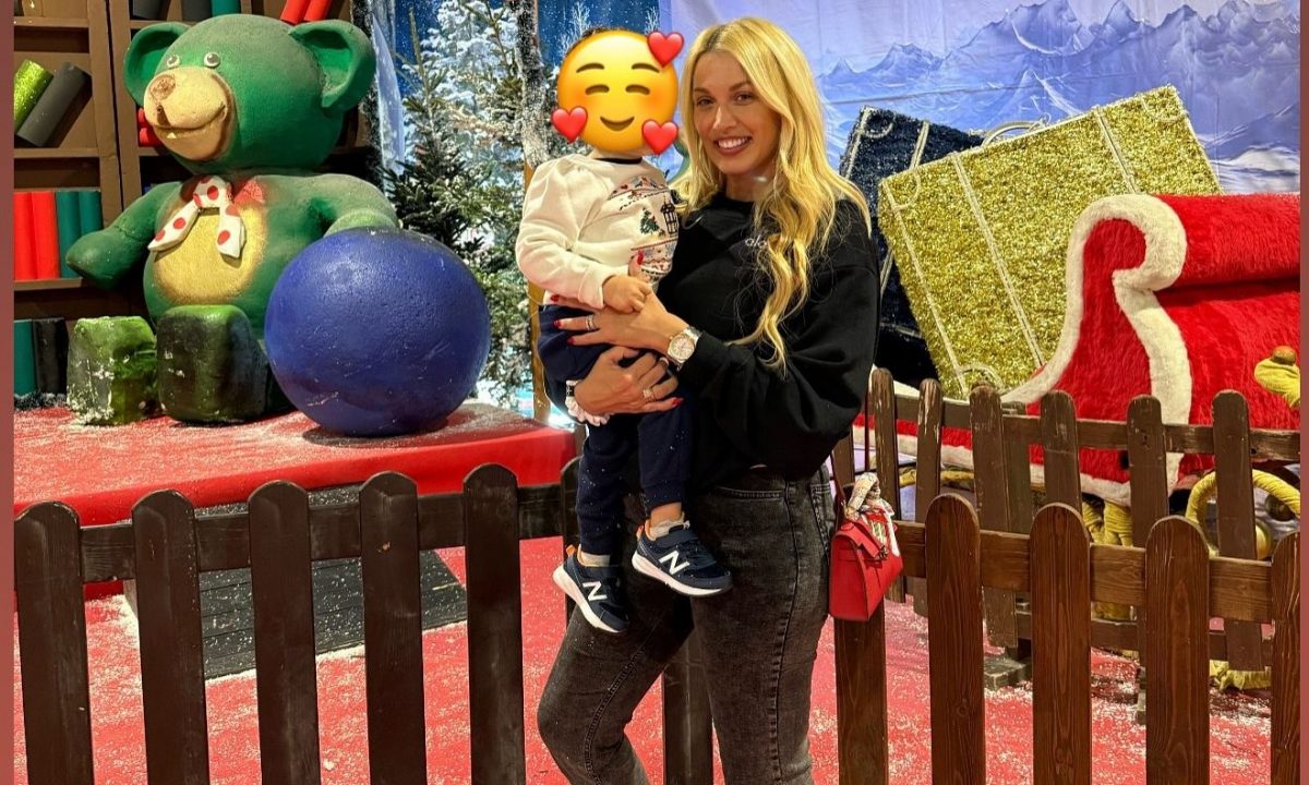 Κωνσταντίνα Σπυροπούλου: Σε χριστουγεννιάτικο πάρκο, μαζί με τον γιο της, Βλάσση