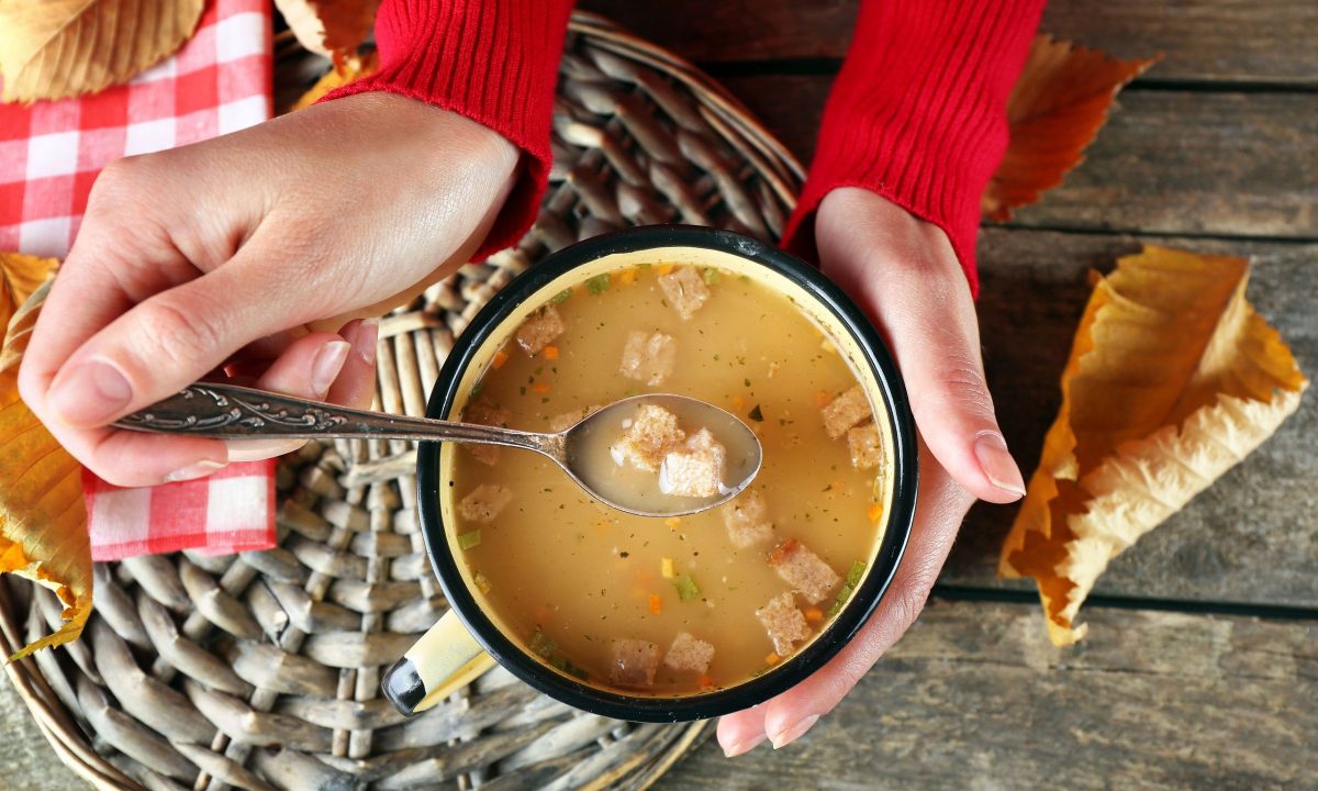 Η καλύτερη σούπα για την υγεία του εντέρου που μπορείτε να φτιάξετε φέτος τον χειμώνα