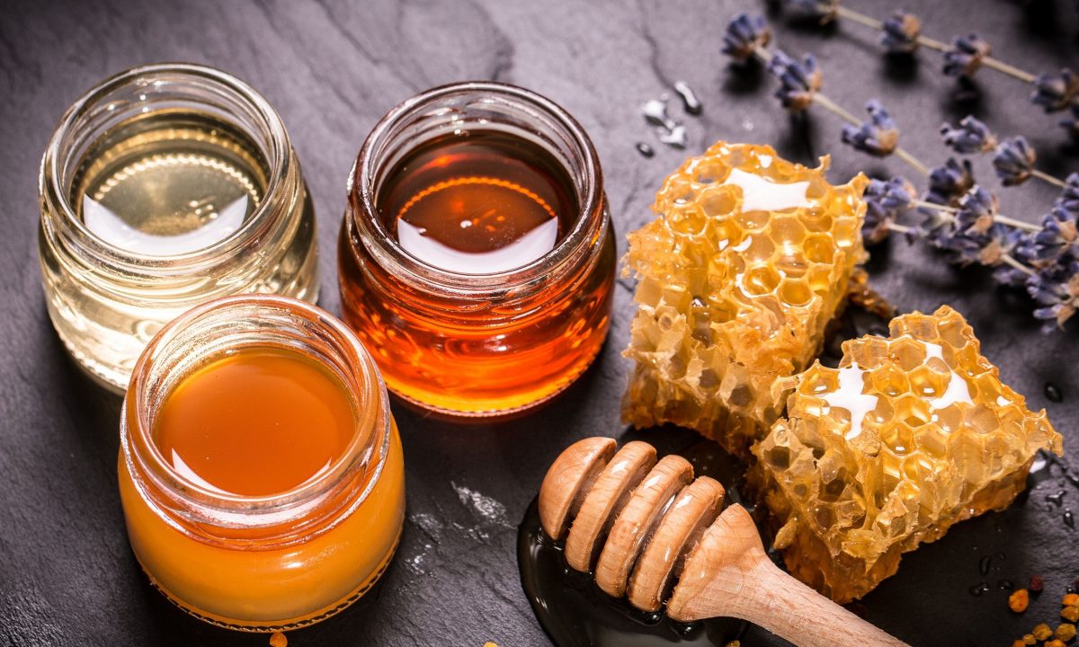 Το μέλι θα διαρκέσει περισσότερο και δεν θα κρυσταλλώσει αν αποθηκευτεί σε ένα μέρος