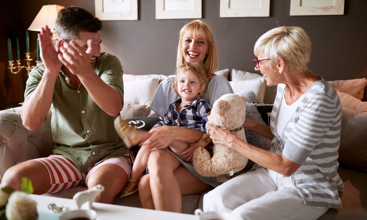 Οι λόγοι που οι κουρασμένοι γονείς αποφεύγουν τις επισκέψεις σε συγγενείς με τα παιδιά τους