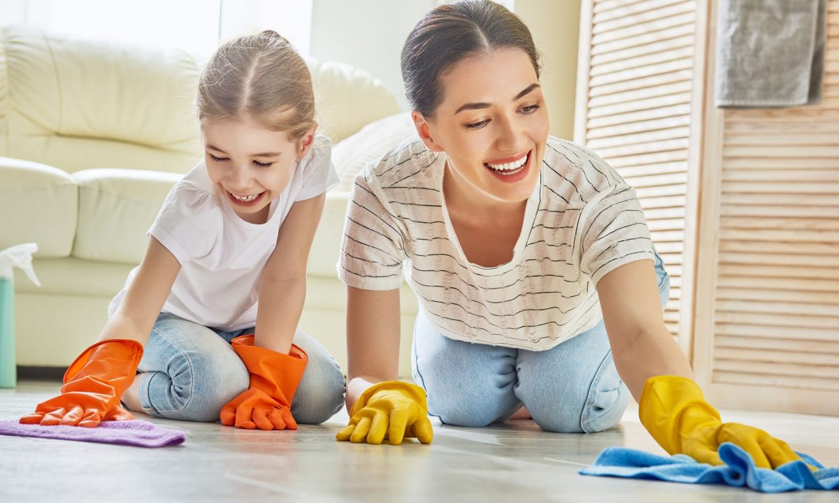 Πώς να καθαρίσετε κάτω από το ψυγείο ή το πλυντήριο χωρίς να μετακινήσετε τις συσκευές