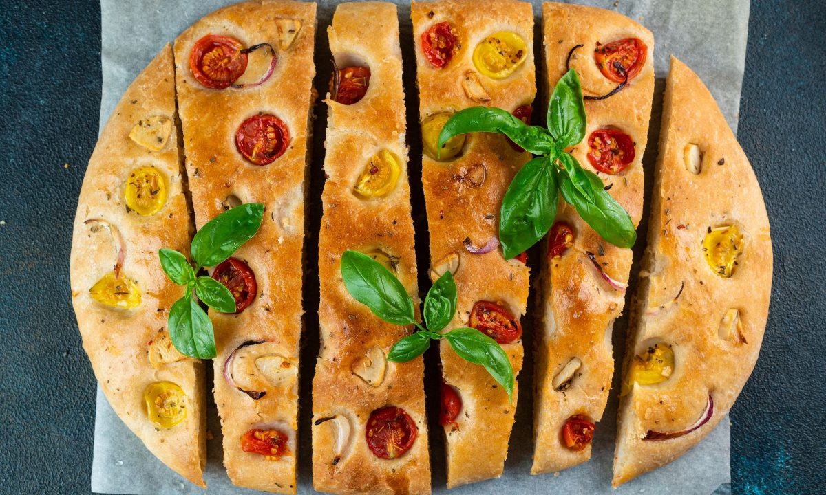 Δύο αδέρφια από την Ιταλία μοιράζονται το μυστικό για αφράτη και νόστιμη φοκάτσια