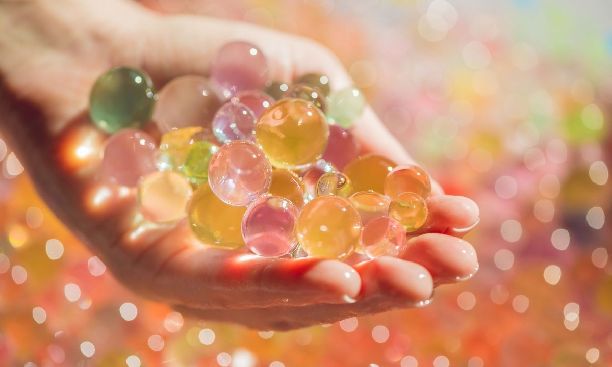 Νέα έρευνα κρούει τον κώδωνα του κινδύνου για τις μπίλιες νερού - Εσείς γνωρίζετε τους κινδύνους;