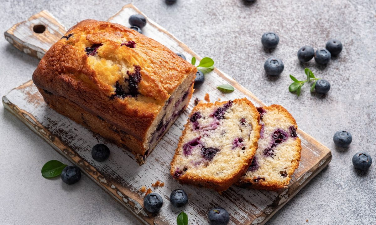 Το μυστικό για να φτιάξετε και εσείς αφράτο κέικ με μύρτιλα που δεν σας είπε κανείς
