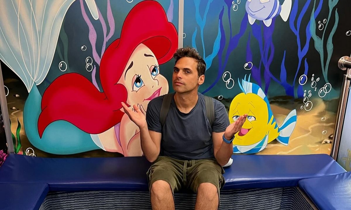 Γιώργος Παπαγεωργίου: Βόλτα με την κόρη του στους ώμους