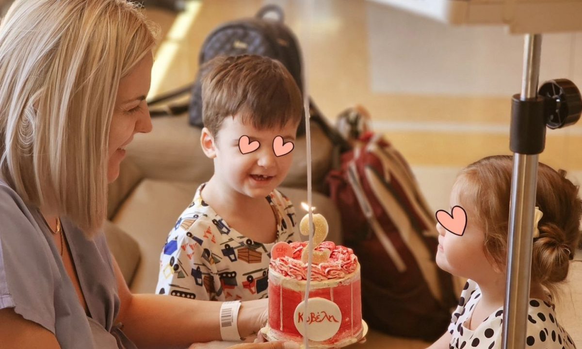 Μαντώ Γαστεράτου: Η ασπρόμαυρη φωτογραφία με τα τρία παιδιά της, θυμίζει το δέντρο της αγάπης