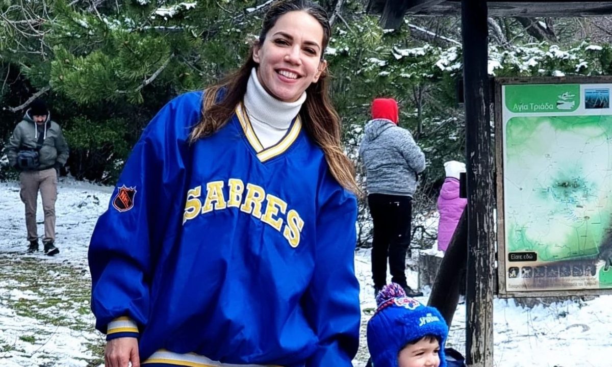 Οικογενειακή εξόρμηση στη χιονισμένη Πάρνηθα για την Κατερίνα Στικούδη