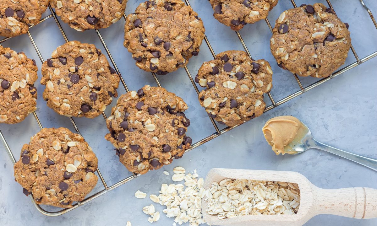 Εύκολα μπισκότα με φιστικοβούτυρο και σοκολάτα - Έτοιμα σε 10 λεπτά