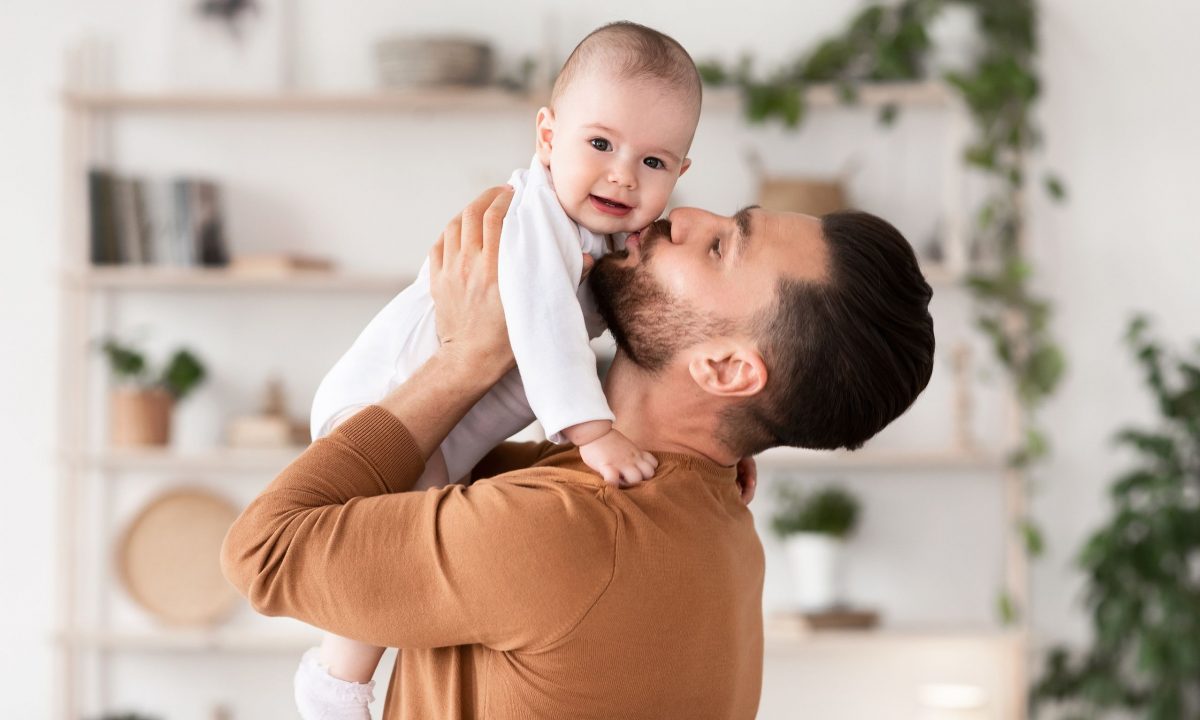 Οδηγός επιβίωσης για νέους μπαμπάδες: 10 χρήσιμες συμβουλές