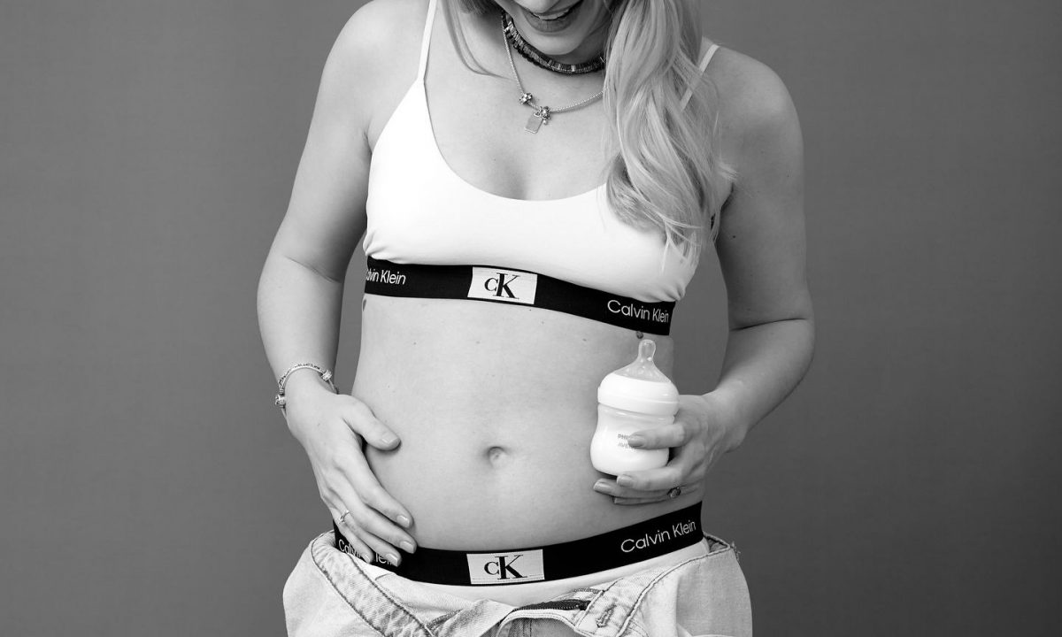 Ελληνίδα μοντέλο ποζάρει με φουσκωμένη κοιλίτσα και ανυπομονεί για το μωρό της