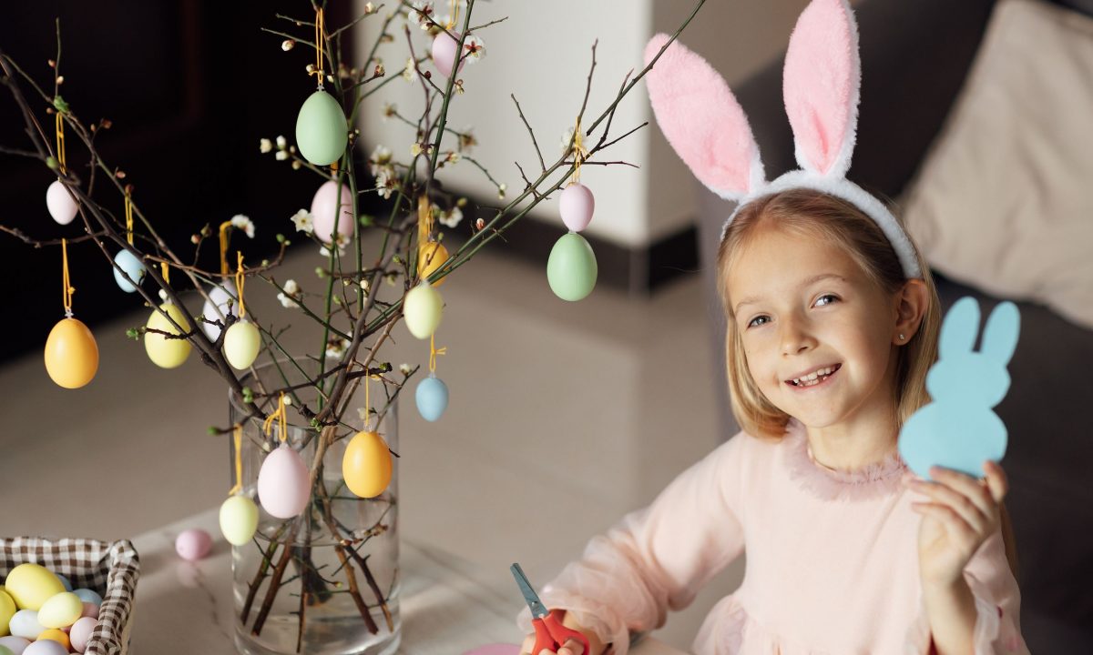 6 ιδέες για να φτιάξετε το ιδανικό πασχαλινό δέντρο στο σπίτι σας