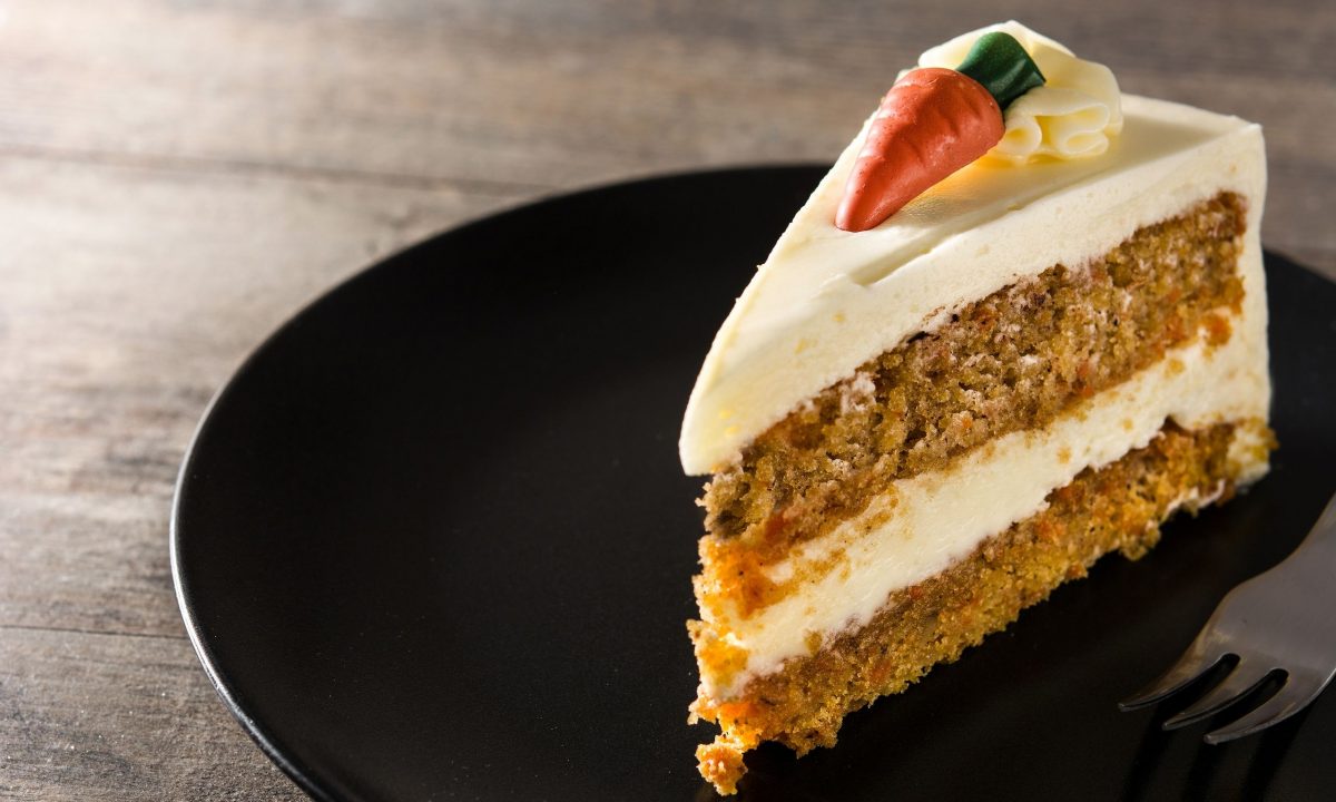 Πανεύκολο πασχαλινό carrot cake (κέικ καρότου) που μπορείτε να φτιάξετε με τα παιδιά