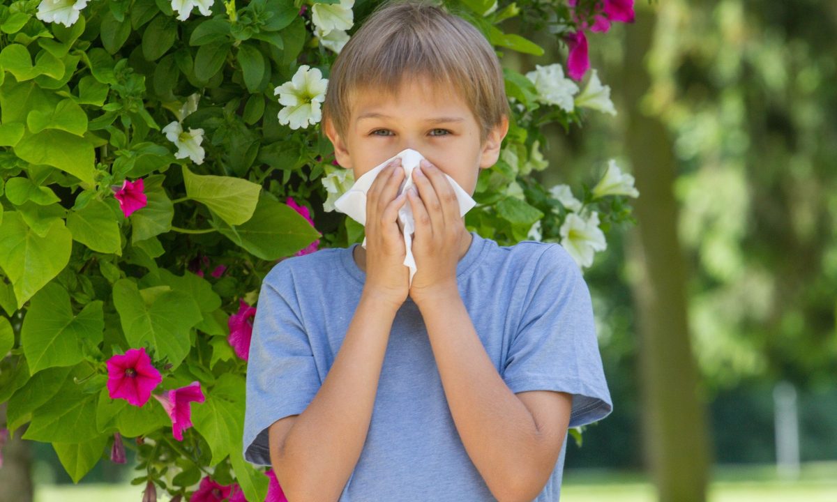 Άνοιξη και αλλεργίες: Οδηγός για γονείς για τη διαχείριση των συμπτωμάτων στα παιδιά
