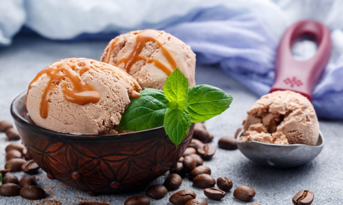 Τρεις συνταγές για σπιτικό παγωτό με λίγα υλικά