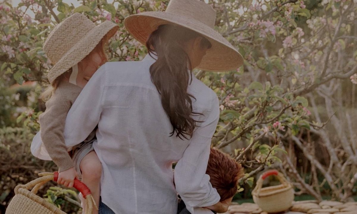 Η μικρή Lilibet ντύνεται σαν τη Charlotte – Η ομοιότητα που εντόπισαν οι fans