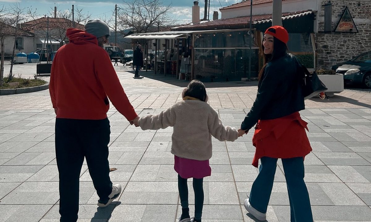 Ήβη Αδάμου - Μιχάλης Κουινέλης: Στη Βαρκελώνη για Πάσχα με την κόρη τους και αγαπημένους φίλους