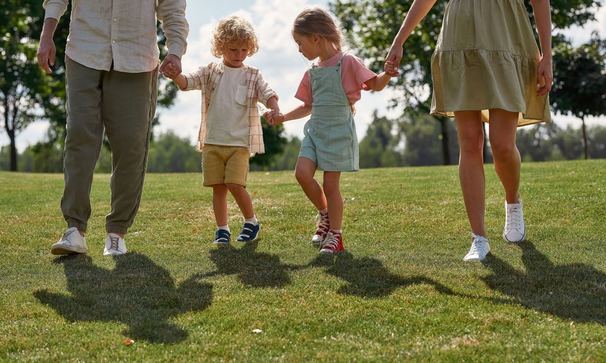 Ξεκλειδώνοντας τα μυστικά της γονεϊκότητας: Συμβουλές φροντίδας από όλο τον κόσμο