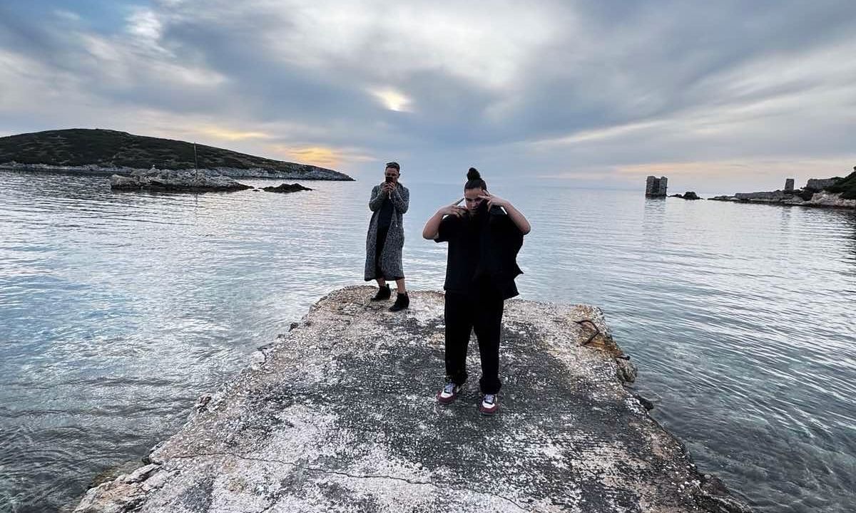 Κατερίνα Καραβάτου: Xαλαρές στιγμές με τα παιδιά της στη Σκύρο