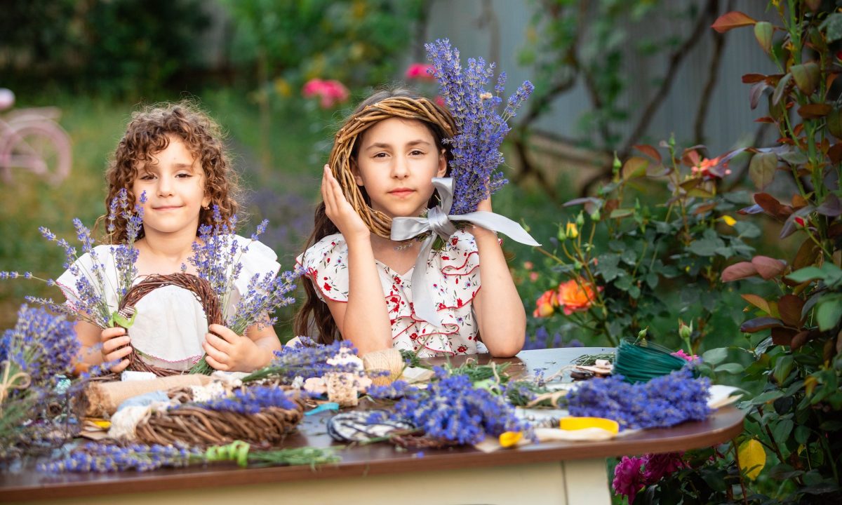 Μαγιάτικο στεφάνι: 4 τρόποι να το φτιάξετε με τα παιδιά σας